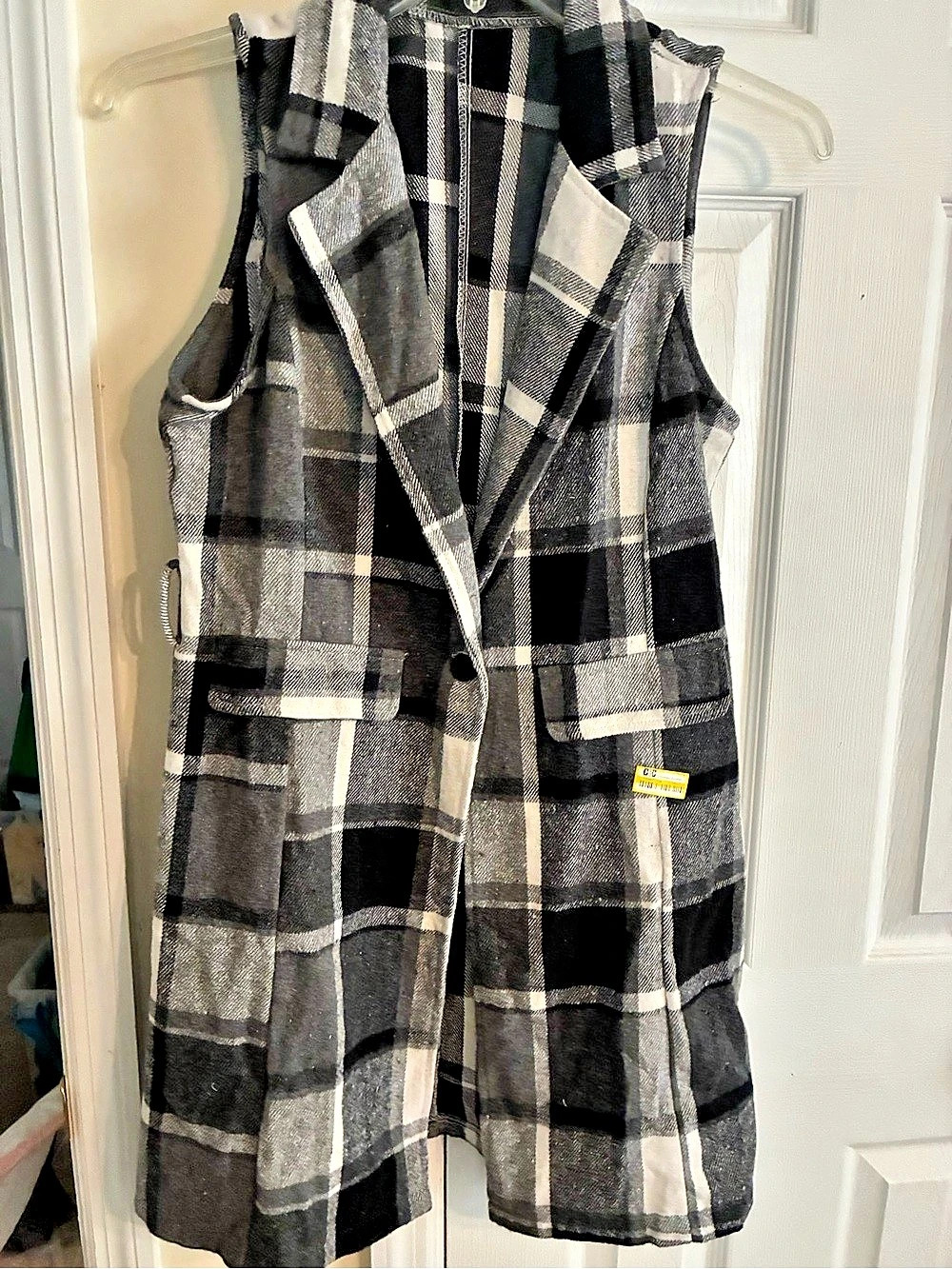 Plaid Vest in Black & Gray Size Medium
